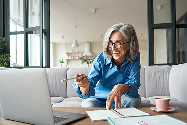 mature woman with laptop